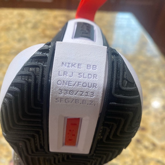 Lebron Soldier XIV Basketball Shoes - Kids - Picture 2 of 4